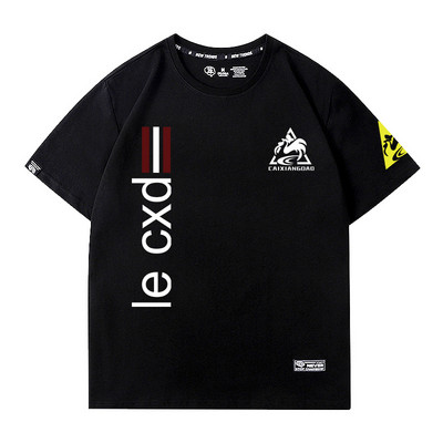 Suvine kirjade ja aplikatsiooniga T-särk