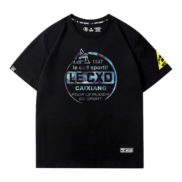 Suvine kirjade ja aplikatsiooniga T-särk