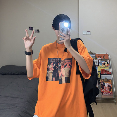 Μοντέρνο φαρδύ μπλουζάκι με χρωματιστό απλικέ