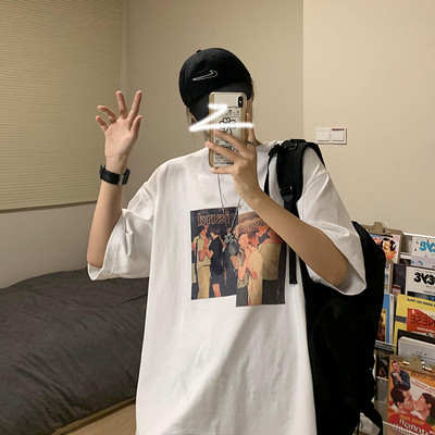 Μοντέρνο φαρδύ μπλουζάκι με χρωματιστό απλικέ