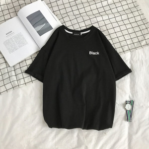 Ανδρικό φαρδιά μπλουζάκι με επιγραφή και κοντά μανίκια