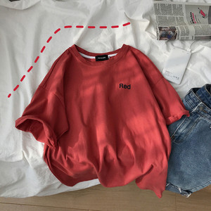 Ανδρικό φαρδιά μπλουζάκι με επιγραφή και κοντά μανίκια