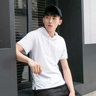 Lühikeste varrukatega kapuutsi ja lipsudega meeste T-särk