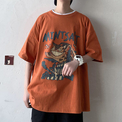 Aplikatsiooniga kaunistusega meeste T-särk - mitu mudelit