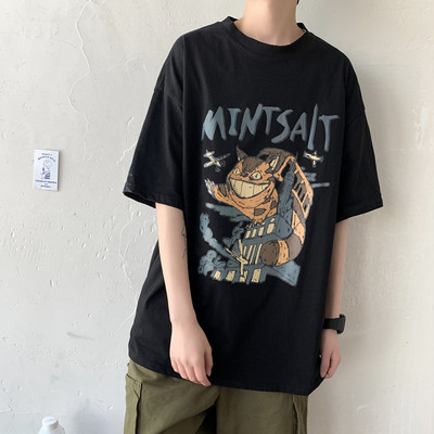 Aplikatsiooniga kaunistusega meeste T-särk - mitu mudelit