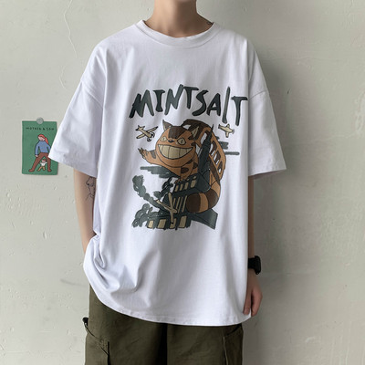 Aplikatsiooniga kaunistusega meeste T-särk - mitu mudelit