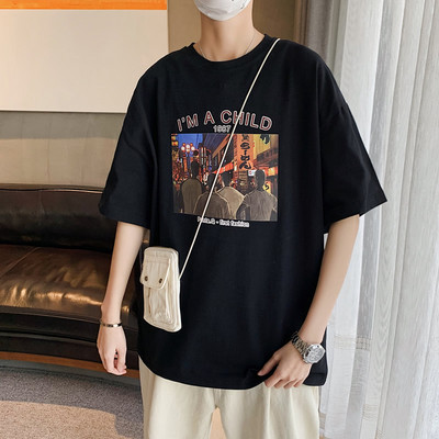 Aplikatsiooniga kaunistusega meeste T-särk - mitu mudelit