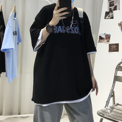 Aplikatsiooniga kaunistusega meeste T-särk - mitu mudelit