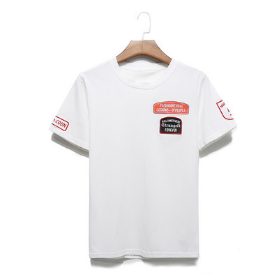 Ανδρικό μπλουζάκι με κοντά μανίκια και κεντητή επιγραφή