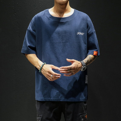 Ανδρικό μπλουζάκι με κοντά μανίκια και κεντήματα