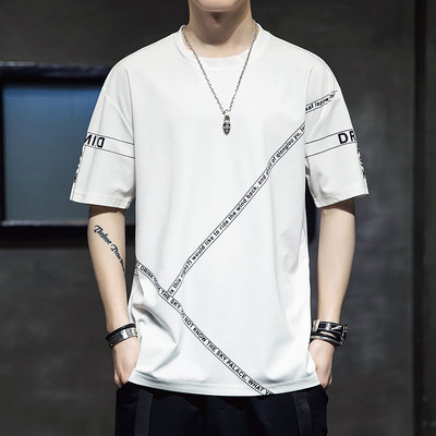 Vabaaja meeste lühikeste varrukate ja aplikatsiooniga T-särk – lai mudel