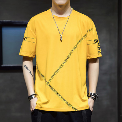 Vabaaja meeste lühikeste varrukate ja aplikatsiooniga T-särk – lai mudel