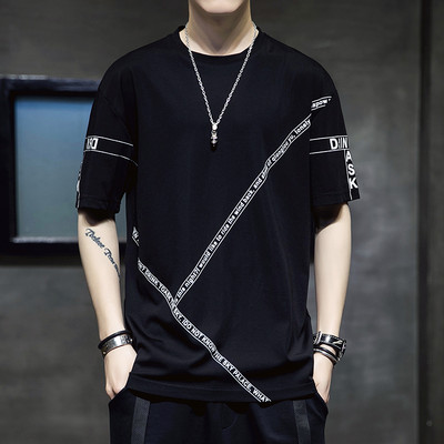 Vabaaja meeste lühikeste varrukate ja aplikatsiooniga T-särk – lai mudel