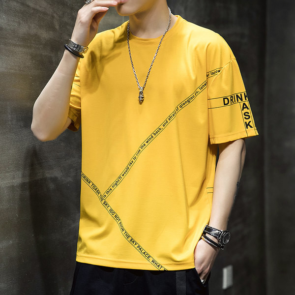 Vabaaja meeste lühikeste varrukate ja aplikatsiooniga T-särk – lai mudel