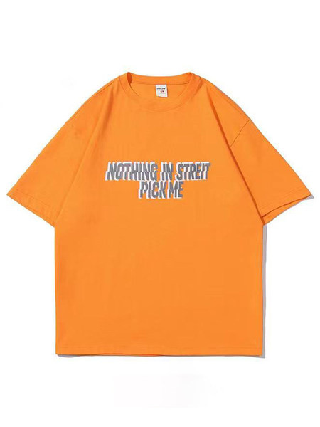 Tasuta mudel aplikatsiooniga meeste T-särk