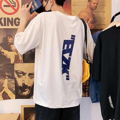 Suvine lai trükiga t-särk seljal