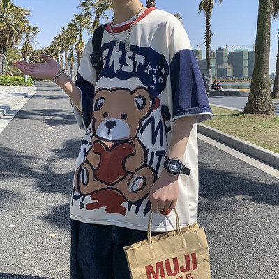 Πολύχρωμο ανδρικό μπλουζάκι με απλικέ - στρογγυλή λαιμόκοψη