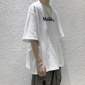 Φαρδύ μοντέλο μπλουζάκι με επιγραφή και οβάλ λαιμόκοψη