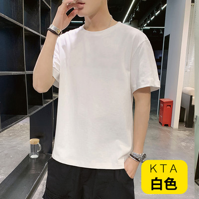 Lühikeste varrukate ja aplikatsioonidega meeste T-särk