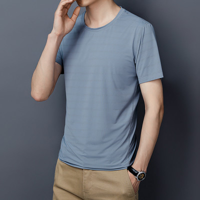 Ühevärviline ümara kaelusega ja lühikeste varrukatega meeste T-särk