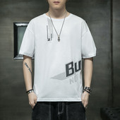 Uue mudeli lai aplikatsiooniga meeste T-särk