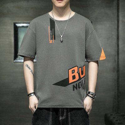 Uue mudeli lai aplikatsiooniga meeste T-särk