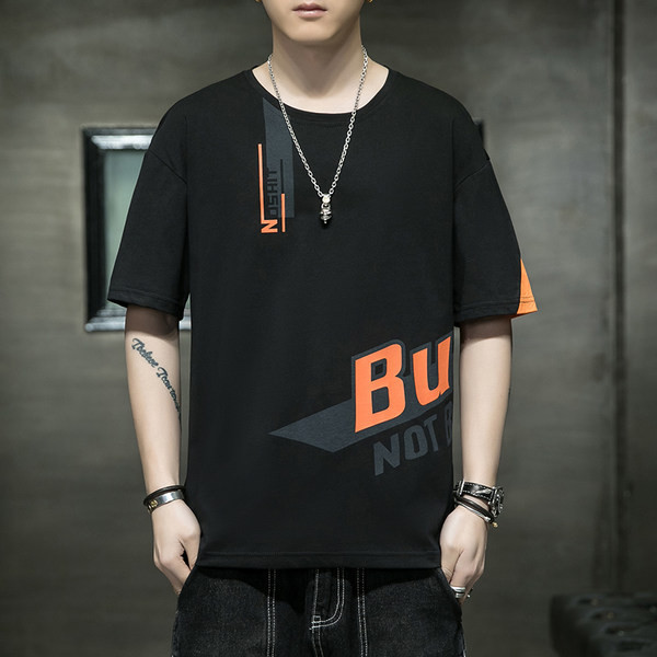 Uue mudeli lai aplikatsiooniga meeste T-särk