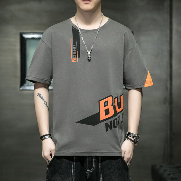 Uue mudeli lai aplikatsiooniga meeste T-särk