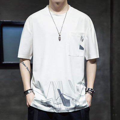 Laia mudeliga meeste T-särk aplikatsiooni ja ümara kaelusega