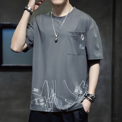 Laia mudeliga meeste T-särk aplikatsiooni ja ümara kaelusega