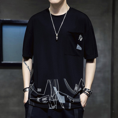 Laia mudeliga meeste T-särk aplikatsiooni ja ümara kaelusega