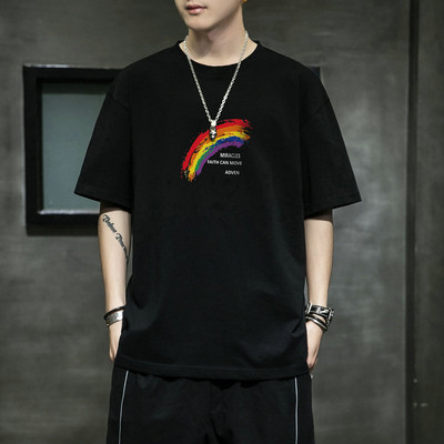 Meeste T-särk lühikeste varrukatega, värvilise aplikatsiooni ja pealdisega