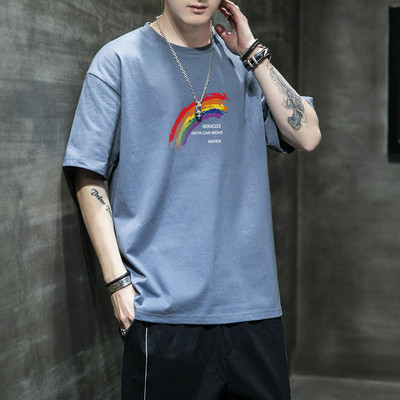 Meeste T-särk lühikeste varrukatega, värvilise aplikatsiooni ja pealdisega