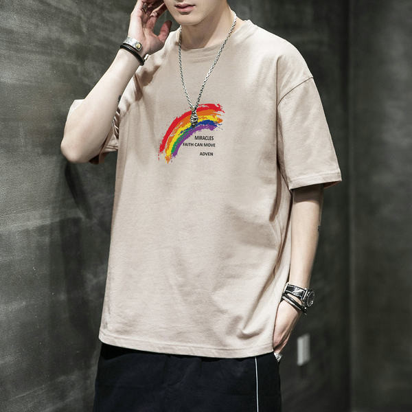 Meeste T-särk lühikeste varrukatega, värvilise aplikatsiooni ja pealdisega