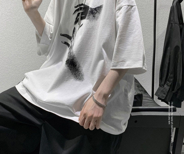 Aplikatsiooni ja 3/4 varrukatega vabaaja t-särk