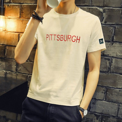 Meeste T-särk lühikeste varrukatega teksti ja aplikatsioonidega