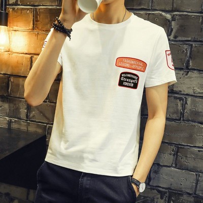 Meeste T-särk lühikeste varrukatega teksti ja aplikatsioonidega