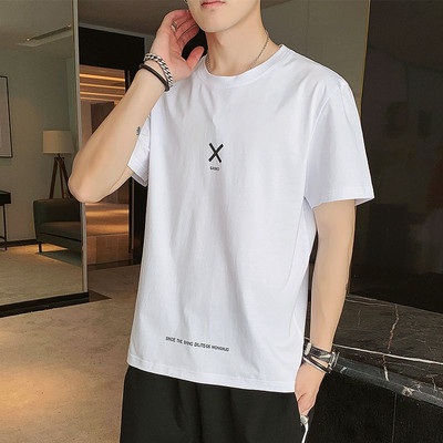 Meeste T-särk lühikeste varrukatega teksti ja aplikatsioonidega