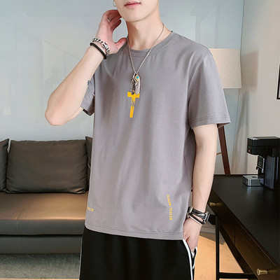 Meeste T-särk lühikeste varrukatega teksti ja aplikatsioonidega