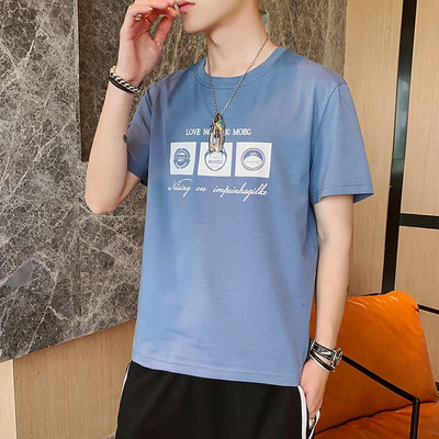 Meeste T-särk lühikeste varrukatega teksti ja aplikatsioonidega