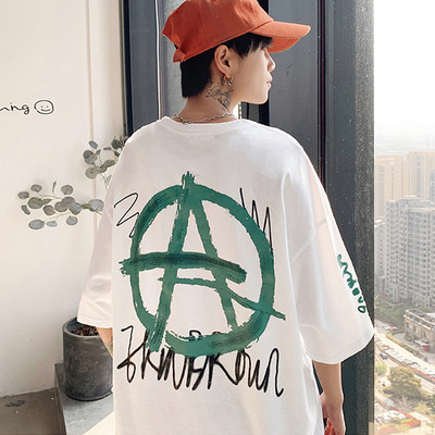 Meeste t-särk aplikatsiooniga seljal - mitu mudelit