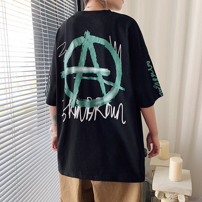 Meeste t-särk aplikatsiooniga seljal - mitu mudelit