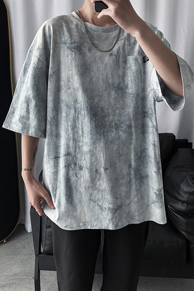 Suvine lai sillerdavates toonides T-särk meestele