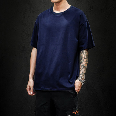 Ανδρικό μπλουζάκι απλό μοντέλο με κοντά μανίκια