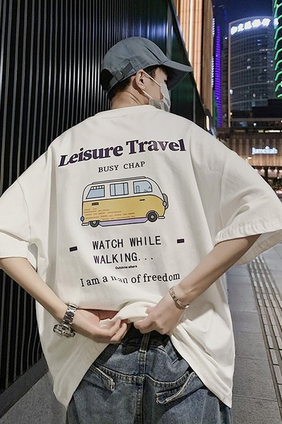 Lai trükise ja lühikeste varrukatega T-särk