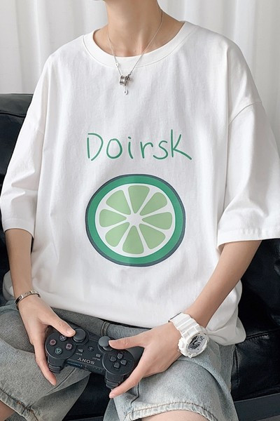 Ανδρικό μπλουζάκι με οβάλ λαιμόκοψη και απλικέ