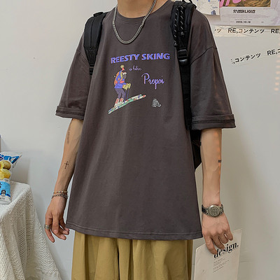 Ανδρικό μπλουζάκι με απλικέ χρώμα και κοντά μανίκια