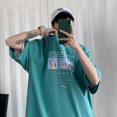 Ανδρικό μπλουζάκι με απλικέ χρώμα και οβάλ λαιμόκοψη