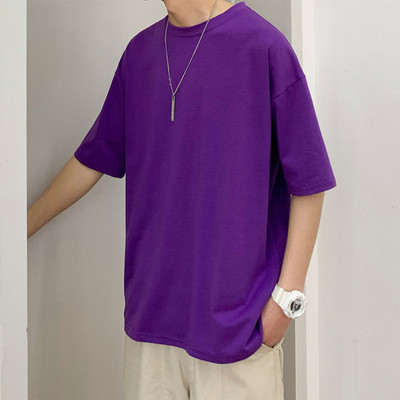 Suvine tavaline ovaalse kaelusega T-särgi mudel