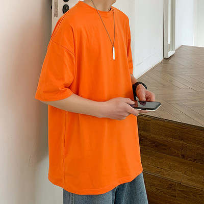 Suvine tavaline ovaalse kaelusega T-särgi mudel